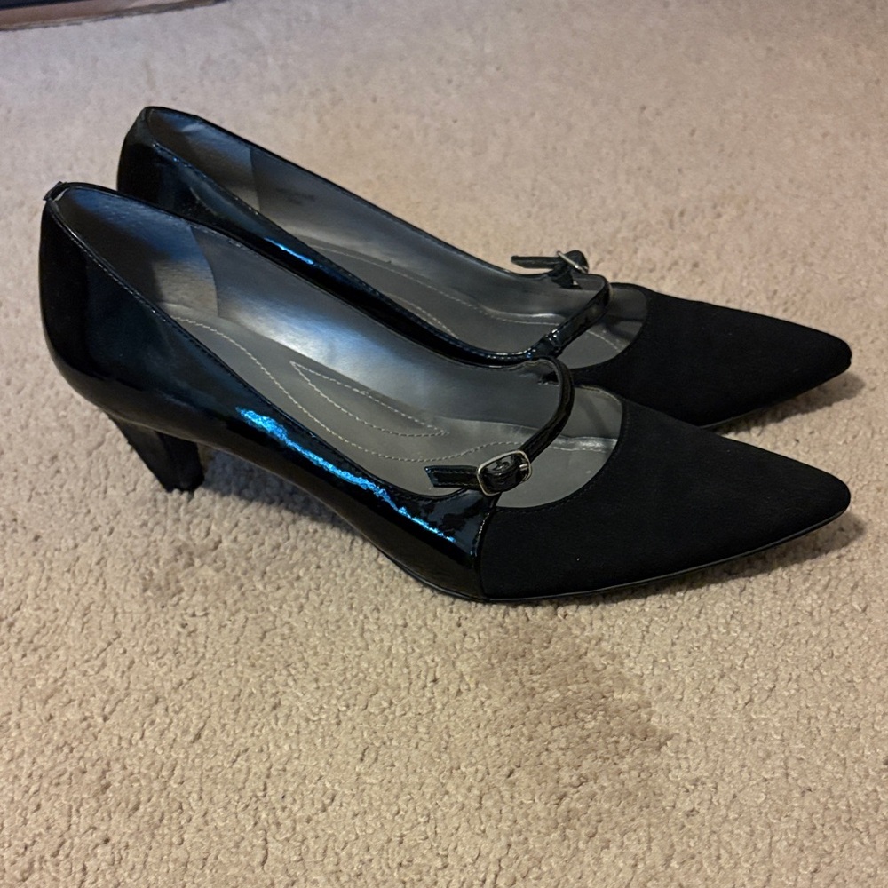 Tahari Black and Silver Women's Heels